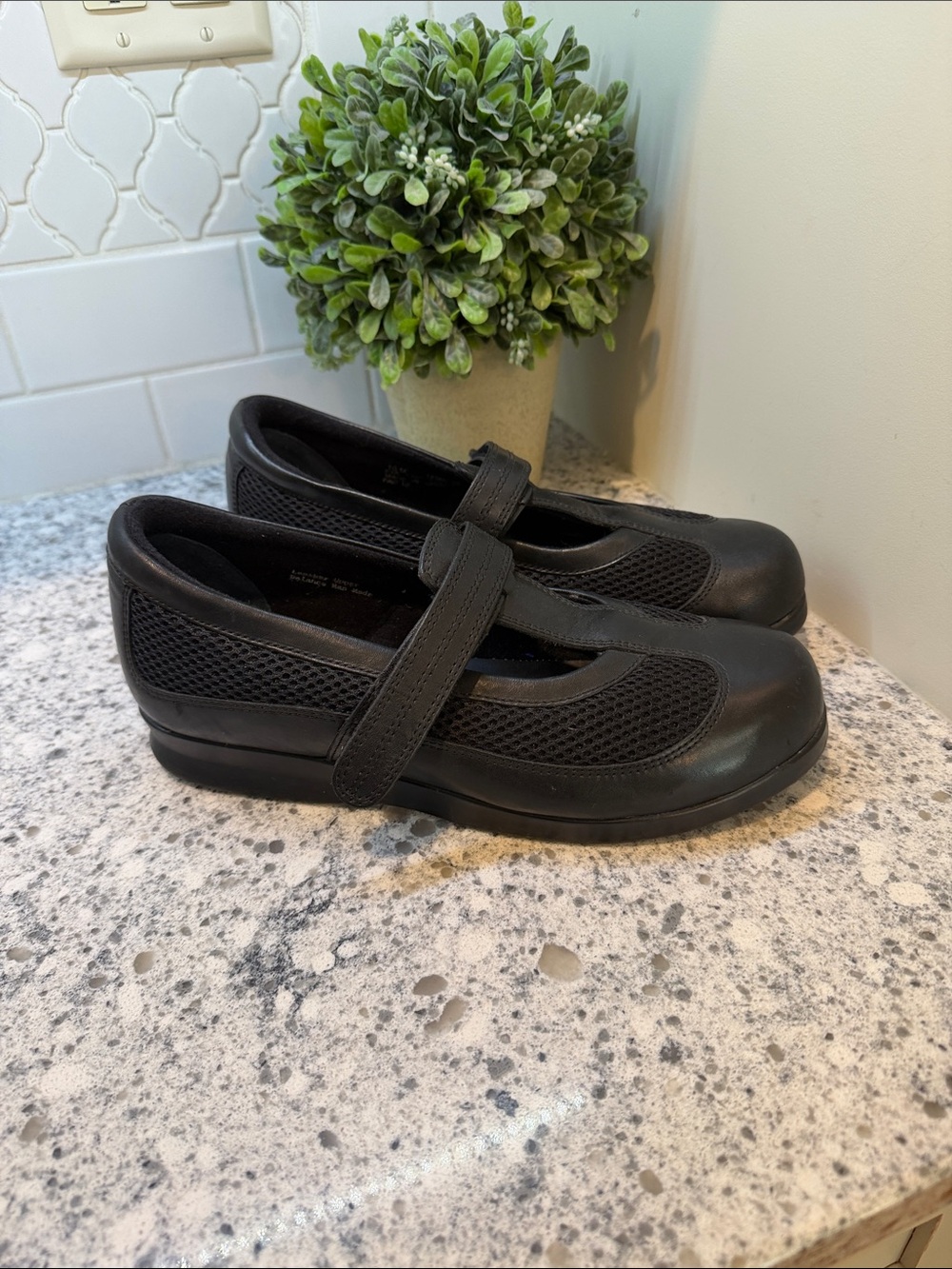Drew Desiree Mary Jane Flat Shoes Womens Size 6M Black Leather Mesh Comfort 10